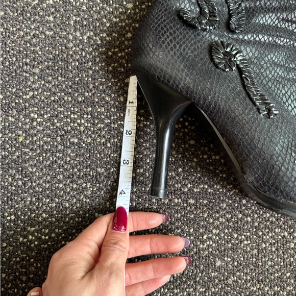 Simonelli Elegant Black Embellished Women's Boots Size 6.5 - Picture 4 of 10